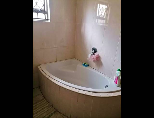 2 BEDROOM HOUSE FOR SALE IN UMLAZI CC